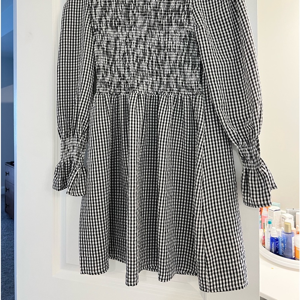 Gingham Long Sleeved mini dress. Light weight fabric. Key hole back with tie.